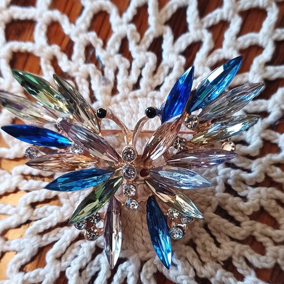 Rhinestone Butterfly Brooch Variegated Blues - Picture 3 of 6
